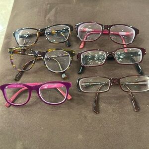 ASSORTMENT OF FRAMES WITH CASES